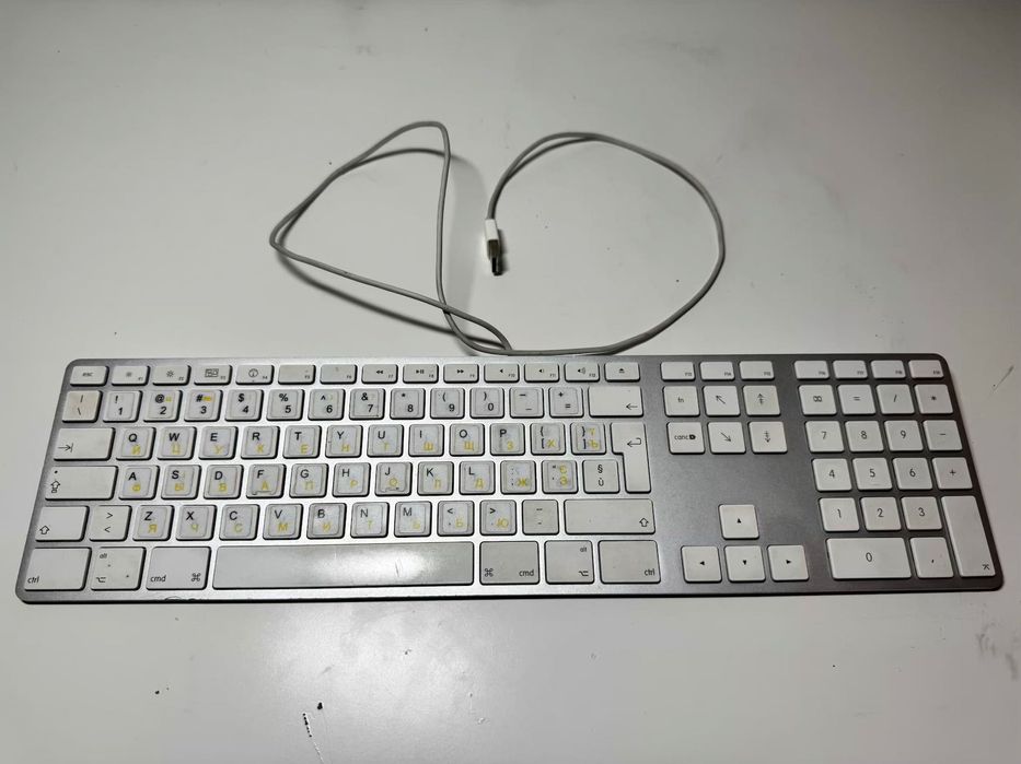 Клавіатура Apple Keyboard MB110 з цифровим блоком — USB, оригінал, б/в