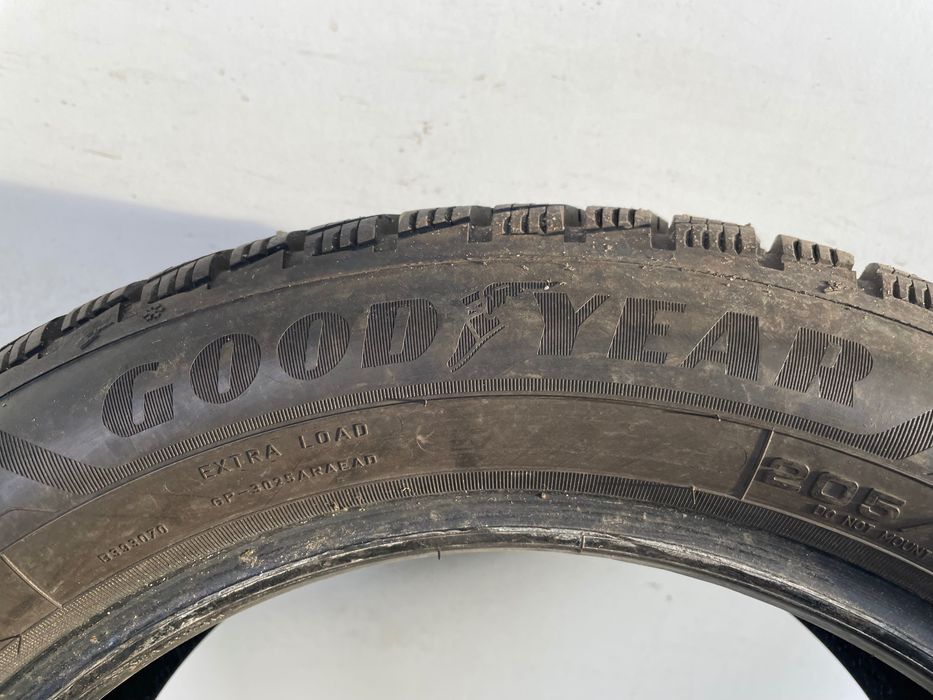 205/55R16 94H Goodyear UltraGrip Performance 3