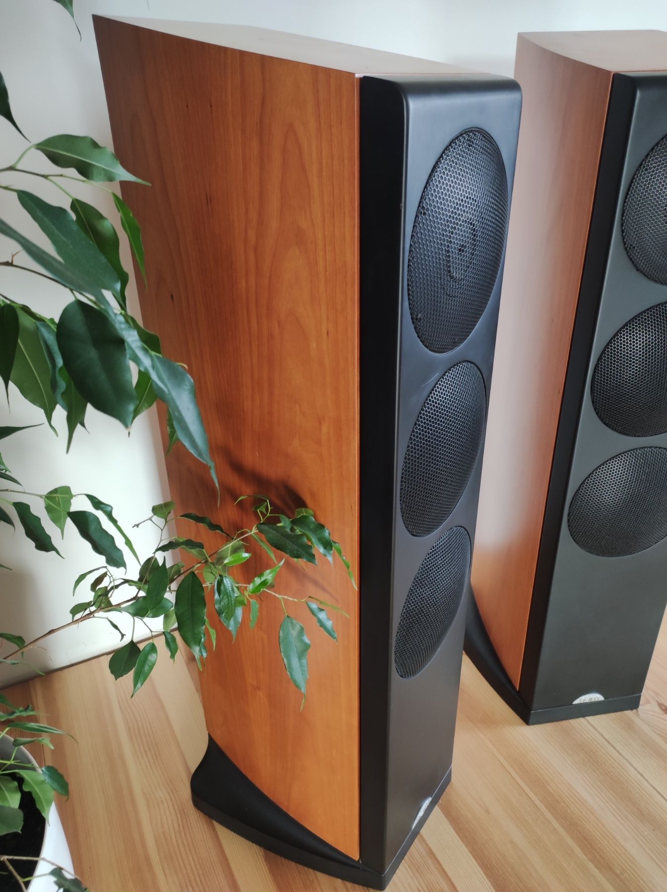 Напольная акустическая система Naim Ovator s-400: 75 600 грн ...