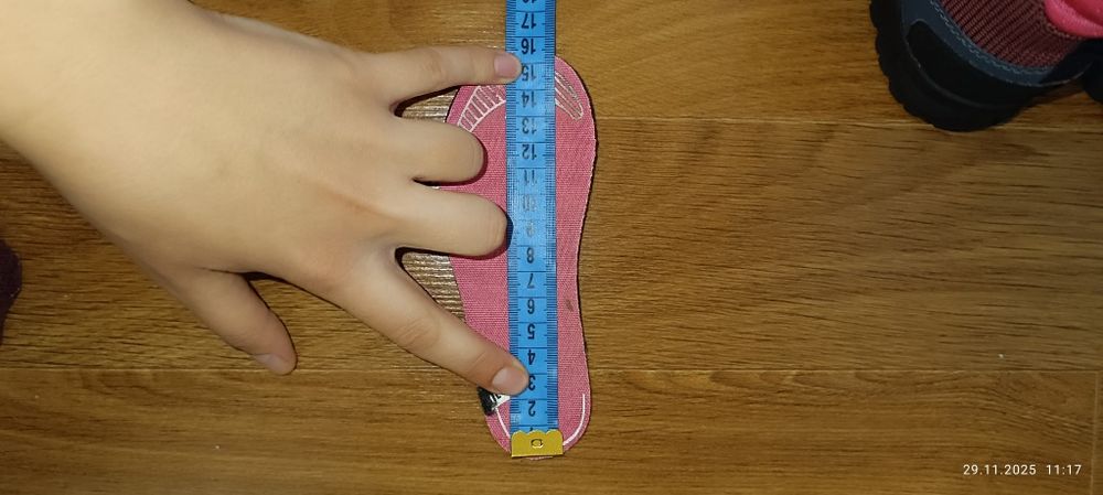 Зимові чобітки для дівчинки у чудовому стані з коробкою