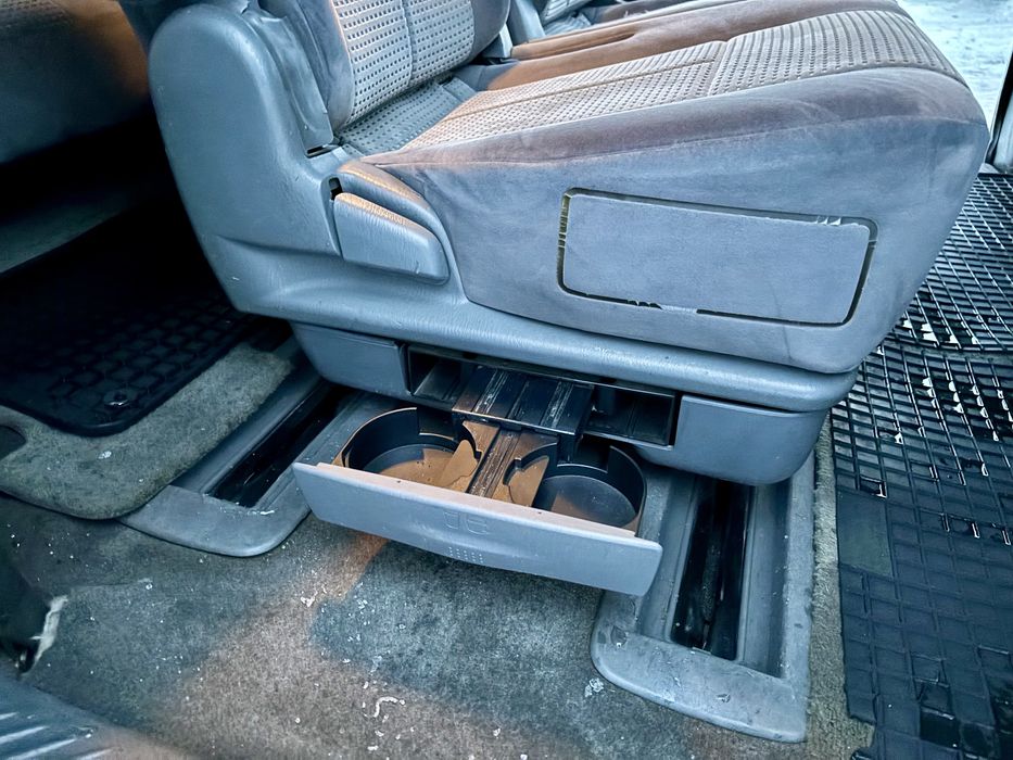 Mazda MPV  6+1  2005 автмат  газ/бенз