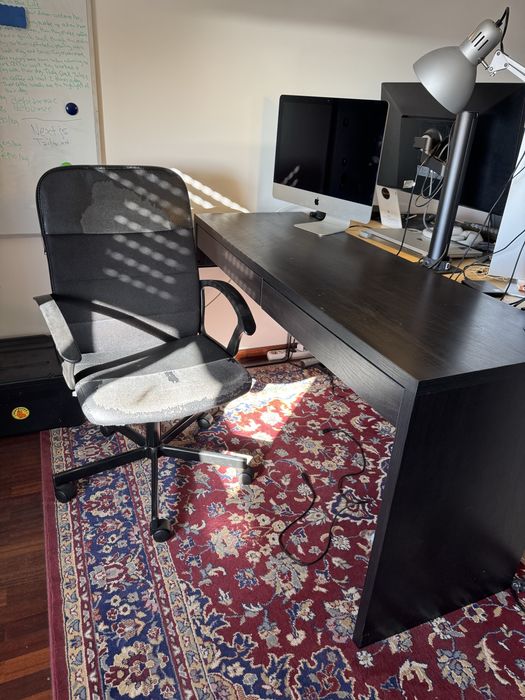 Secretaria Micke ikea. Com cadeira