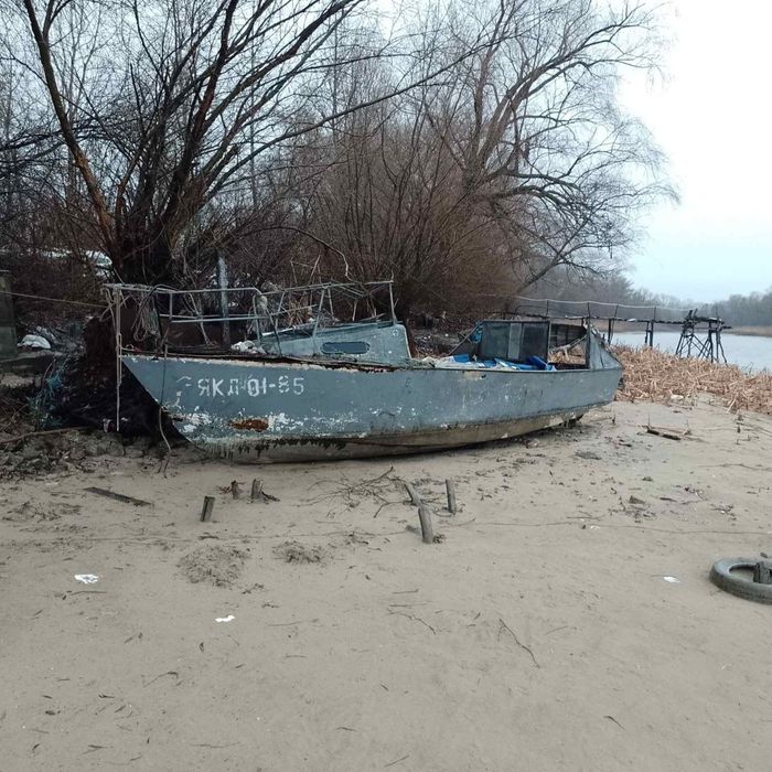 Корпус яхти під рибацьке судно