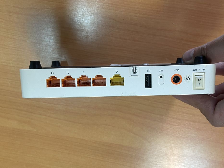 Продам роутеры Tenda 1200c и Totolink A3002R