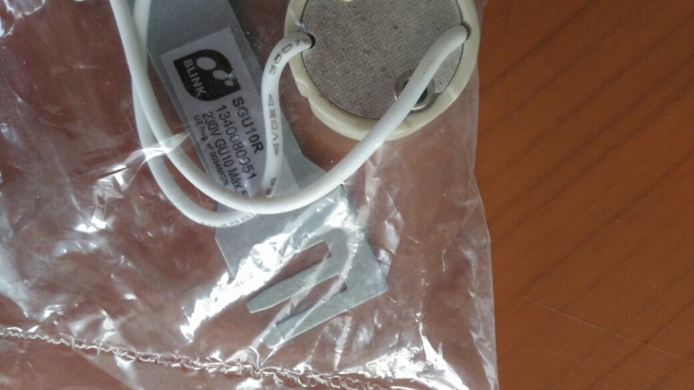 1 Casquilho GU10 com Repicagem, para lâmpada Led, novo e embalado