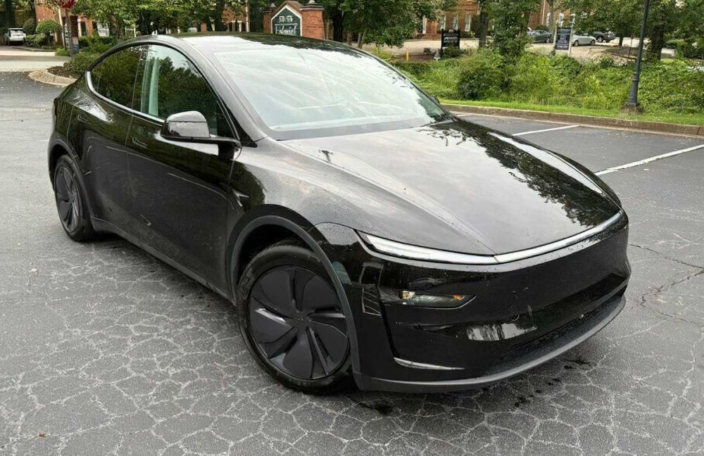 Tesla Model Y      2026
