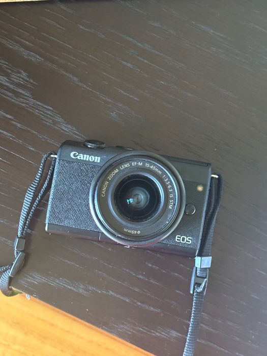 CANON EOS M200 + M 15-45mm
