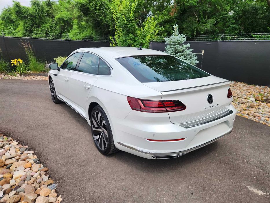 Volkswagen Arteon      2021
