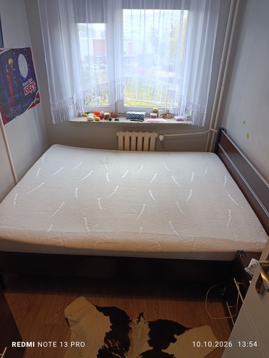 Łóżko ,szafa ,gratis szafka nocna .cena do negocjacji.