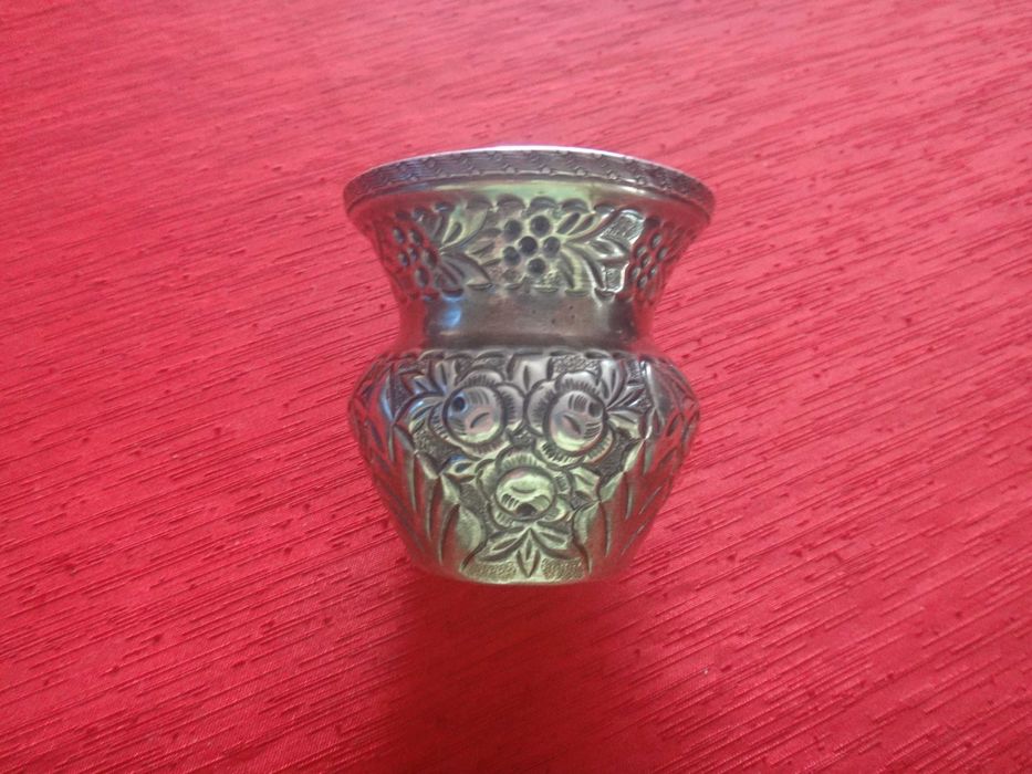 Srebrny    flakonik