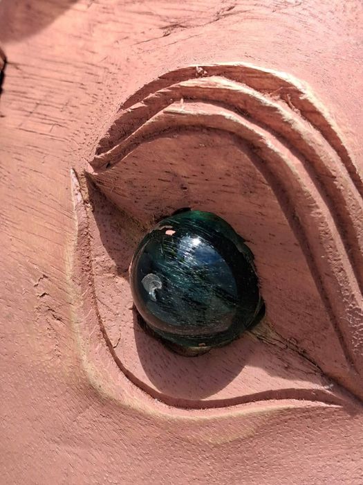 Cabeças de veado em madeira e olhos em vidro