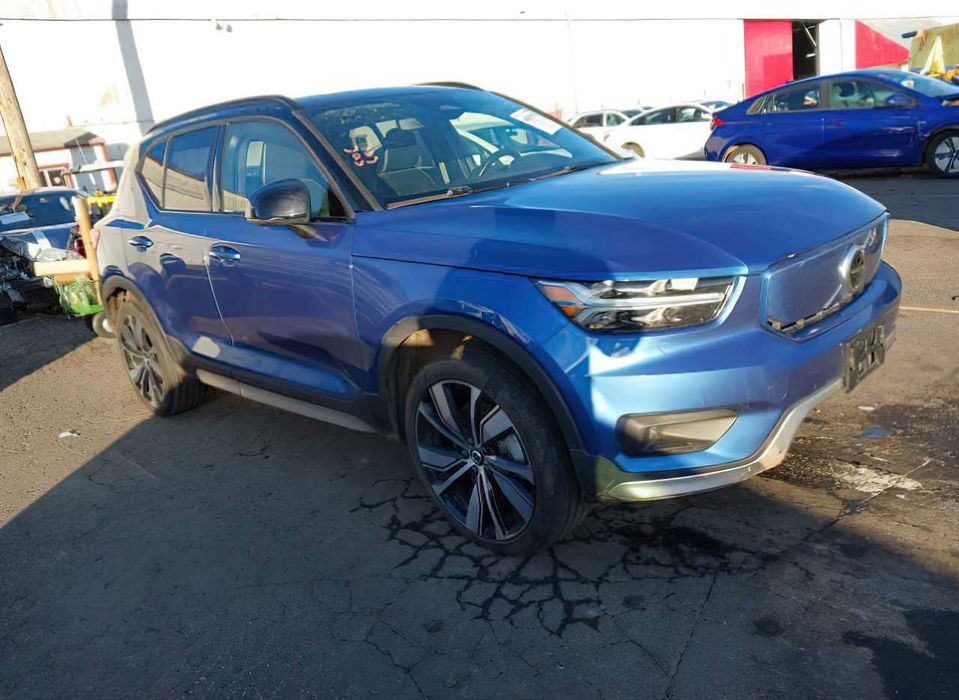 Volvo XC40 Recharge Pure Electric P8      2021