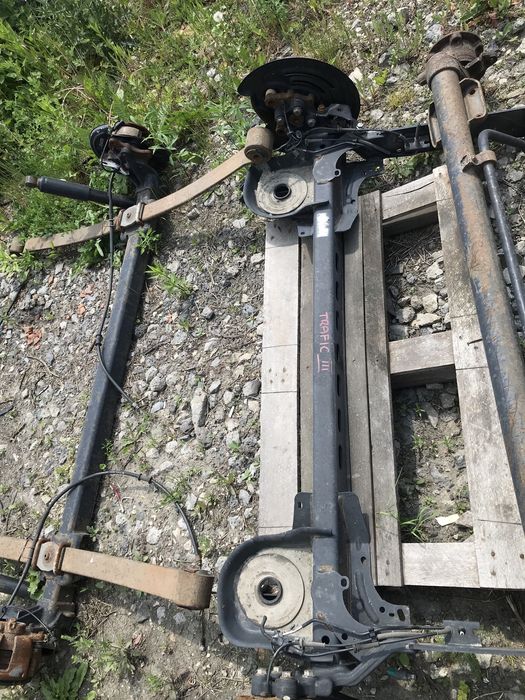 Piasta zwrotnica oś belka tylna Trafic III,Vivaro 2014-