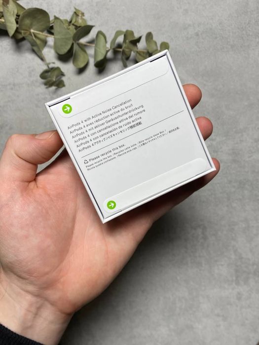 Навушники Apple AirPods 4