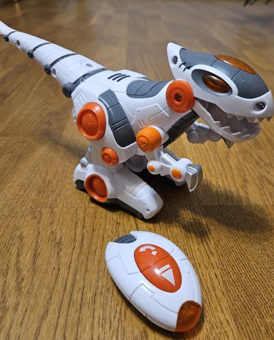 zdalnie sterowany dinozaur Smiki na pilot jeżdżący