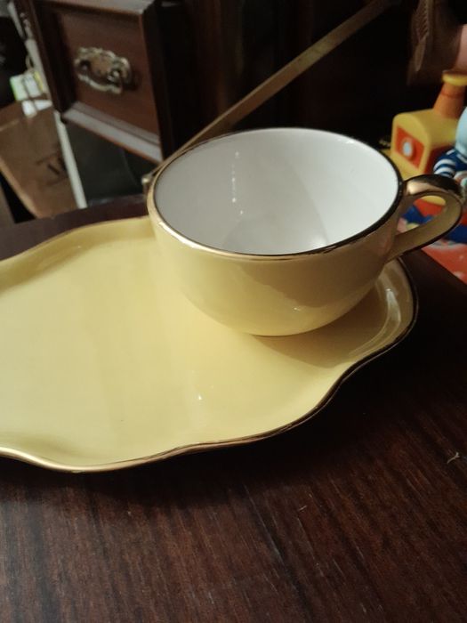 Chávena almoçadeira vintage em porcelana com prato de torrada Raul Ber