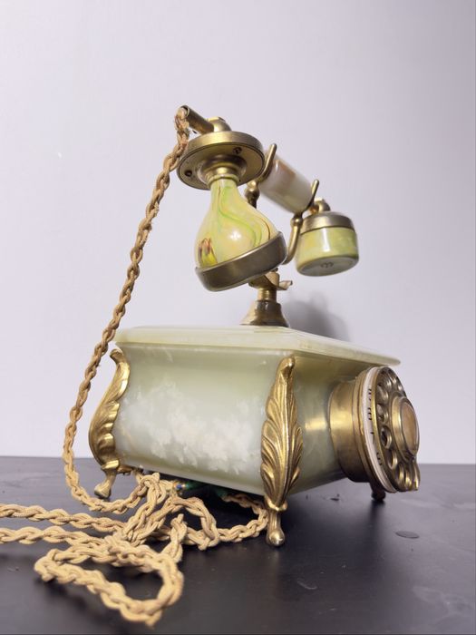 Telefone Antigo em Mármore