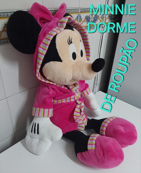 PELUCHE MINNIE DORME, DE ROUPÃO.  Casa,Quarto,Sala,Eventos,Aniversário