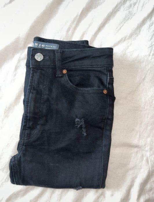 Skinny Jean preta