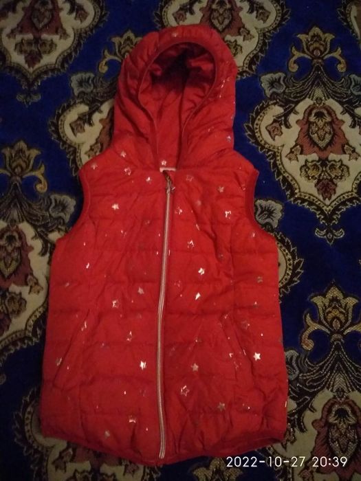Жилетка для девочки с капюшоном