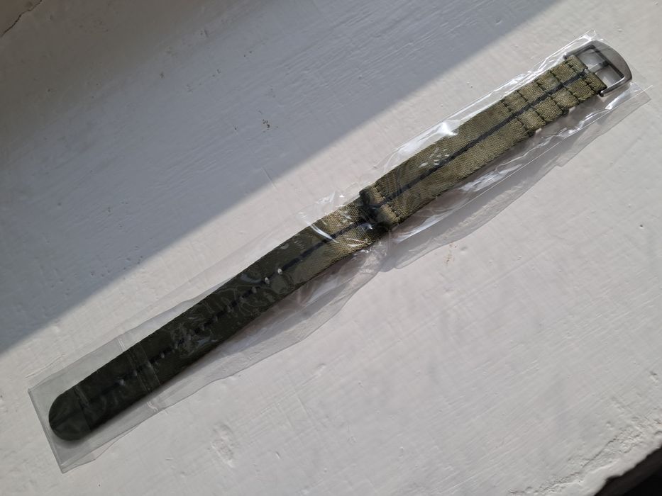 Ремінець  для годинника фірми StrapHabit 22мм у військовому стилі Нови