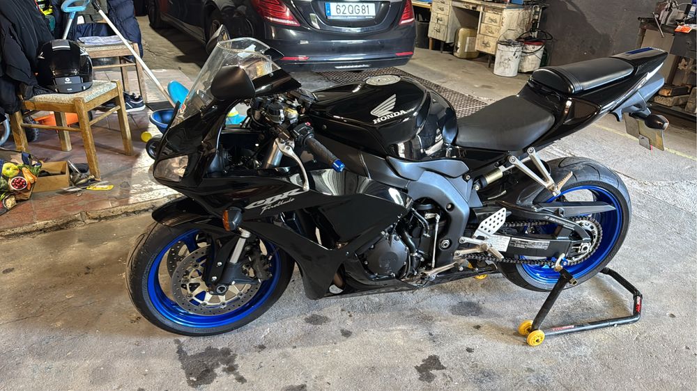 CBR 1000 RR em muito bom estado aceito trocas