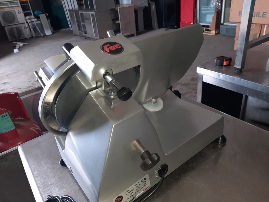 Slicer or cutter426022984242974720