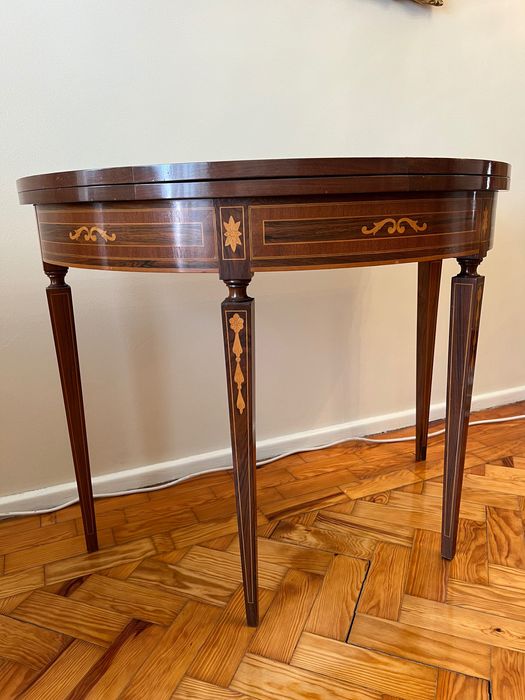 Mesa de jogo antiga estilo Dona Maria