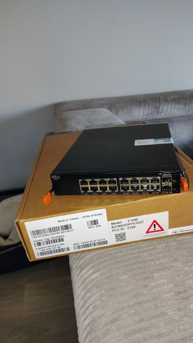 Switch Dell x1018 16 portów rj45 GB i 2x SFP