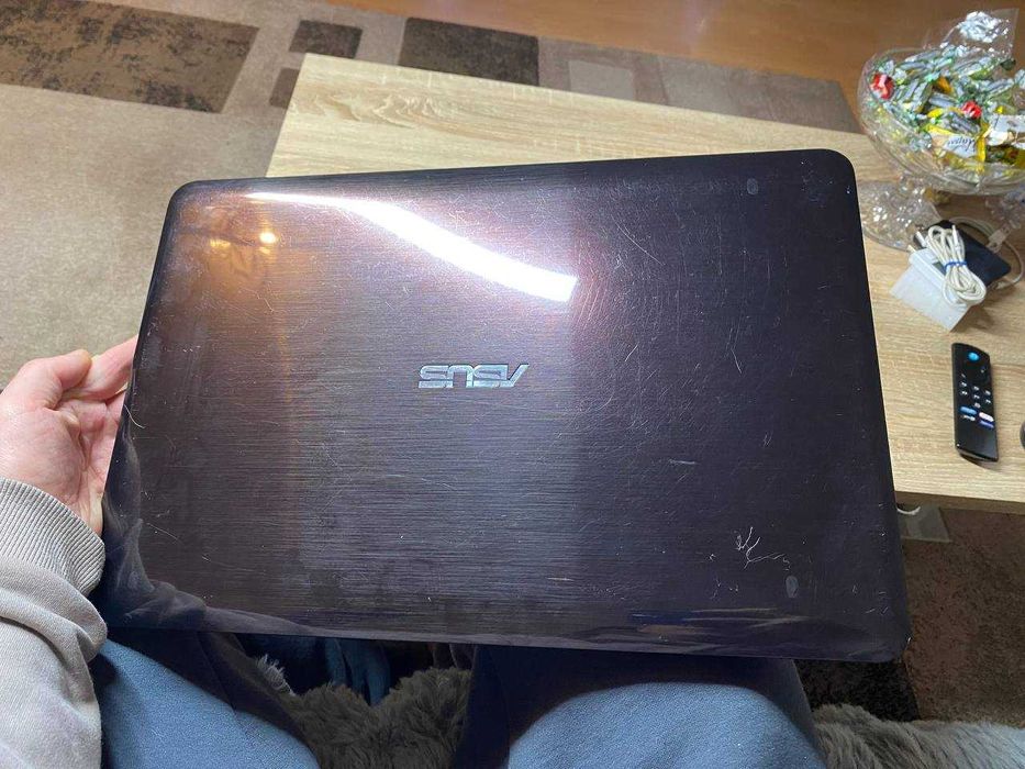 Asus r753u 17" i5