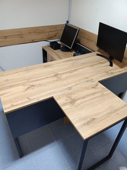 Меблі офісні корпусні