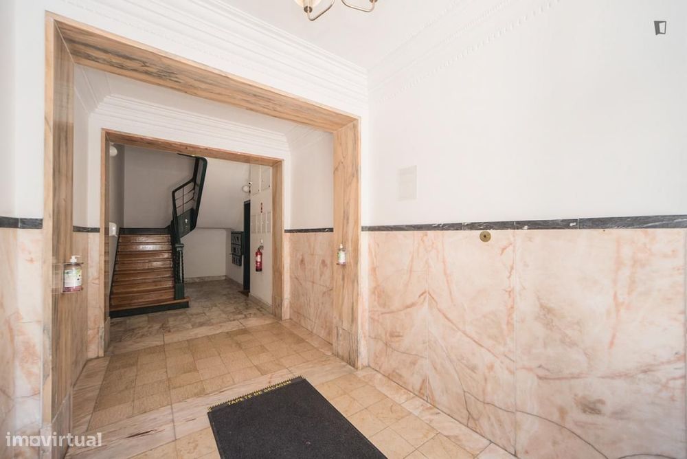 Quarto - localizado em Sete Rios Lisbon