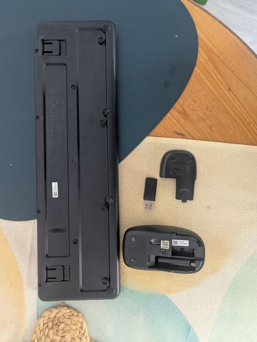 Teclado + Rato Logitech MK220 Wireless USB