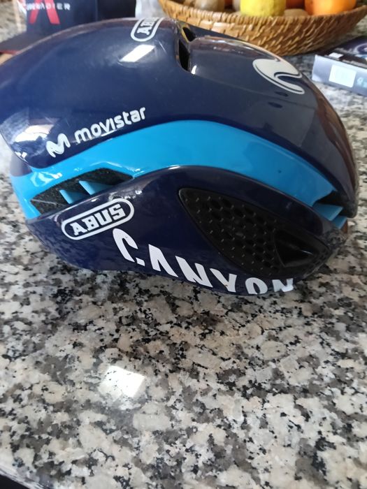 Capacetes de ciclismo ou BTT.