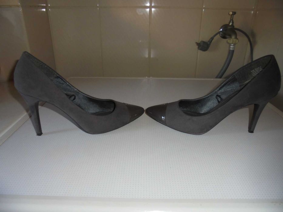 sapatos de mulher cor cinza