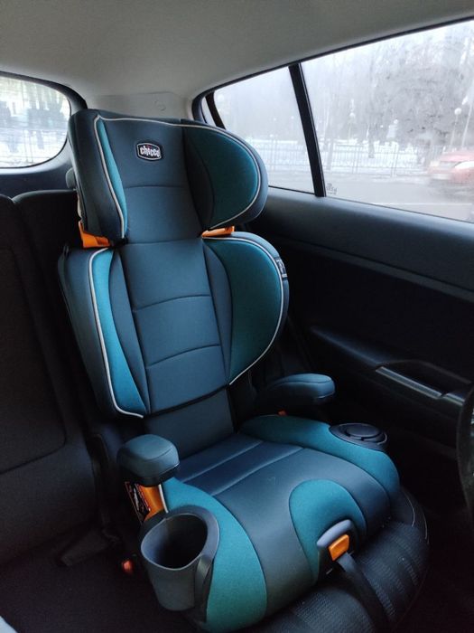 Автокрісло Chicco Kidfit 4 - 12 років