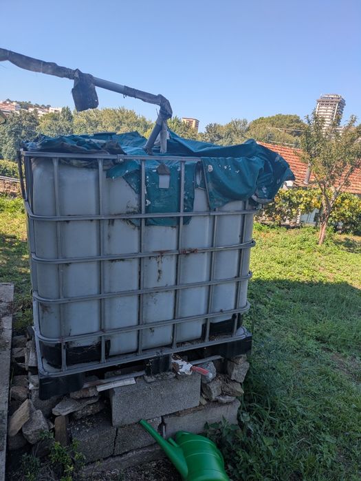Contentor de líquidos com palete de plástico 1000L