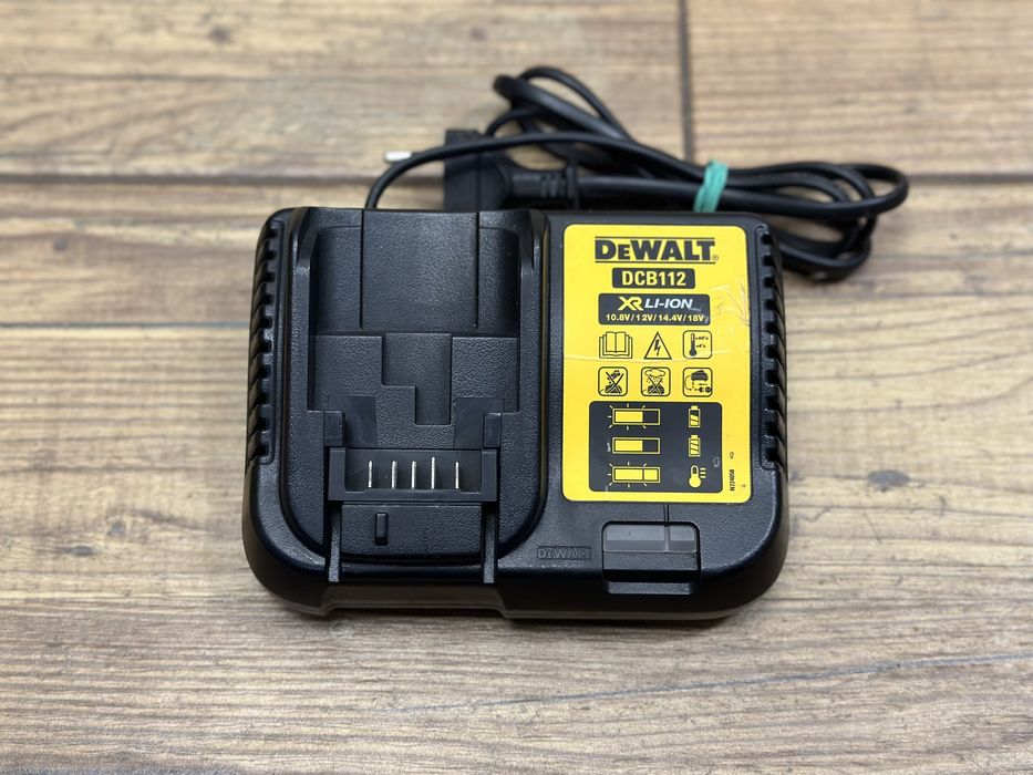 Zielony laser krzyżowy DeWalt DCE088G - 2021 + bateria 2AH + ładowarka