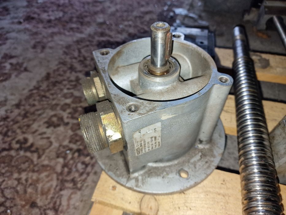 Prowadnice liniowe śruby kulowe