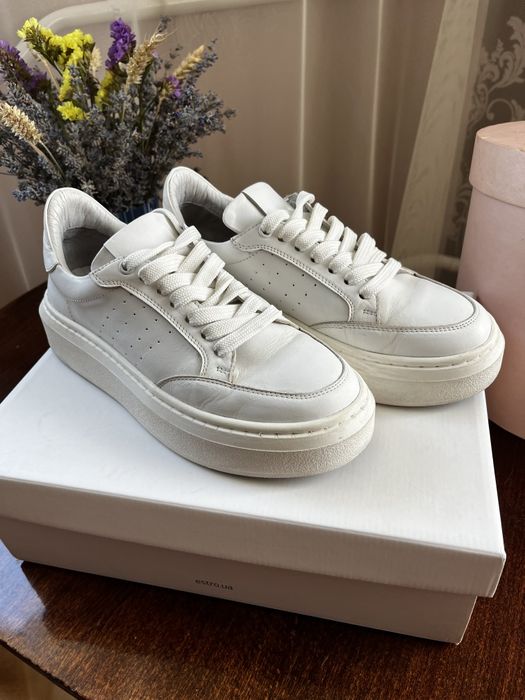 Шкіряні кросівки