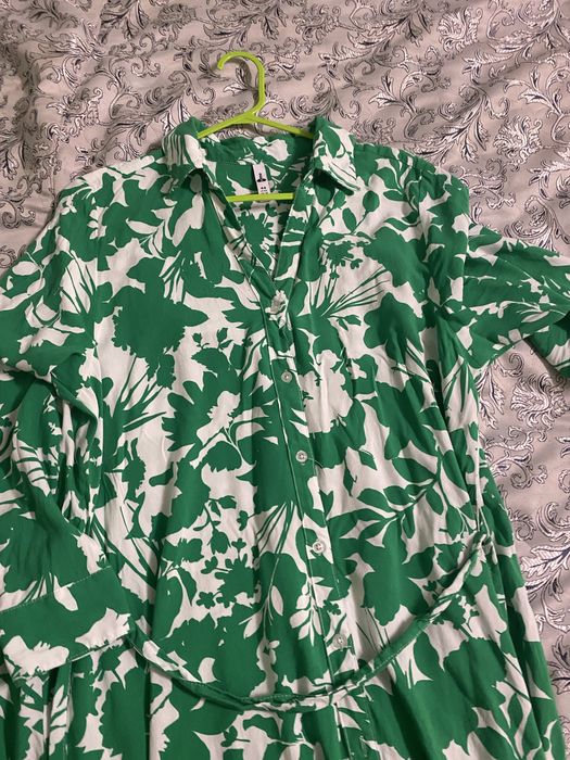 Сукня-сорочка в зеленому квітковому принті