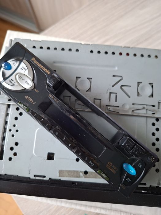 Radio samochodowe na kasety, wyjmowany panel Panasonic CQ-RD152N