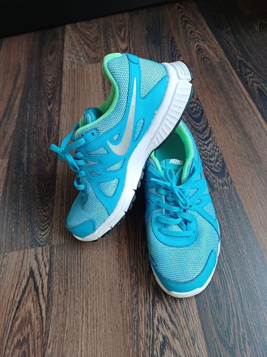 Nike жіночі кросівки