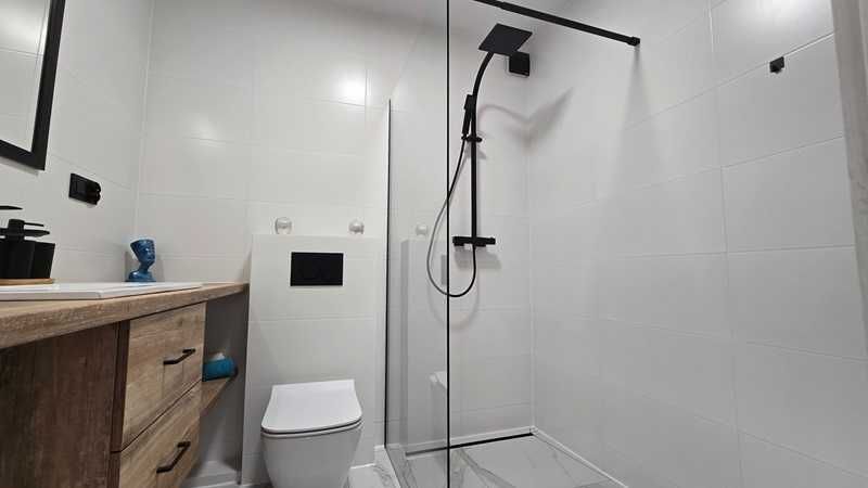 Gotowe do wprowadzenia/ przy budynku parking