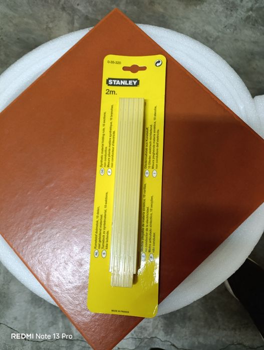 Metro articulado sintético.