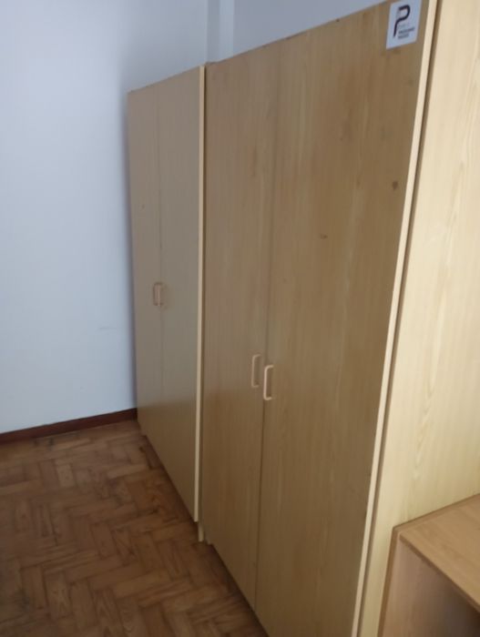 Camas , mesinhas, secretárias, roupeiros, cadeiras, móvel de entrada - 10€