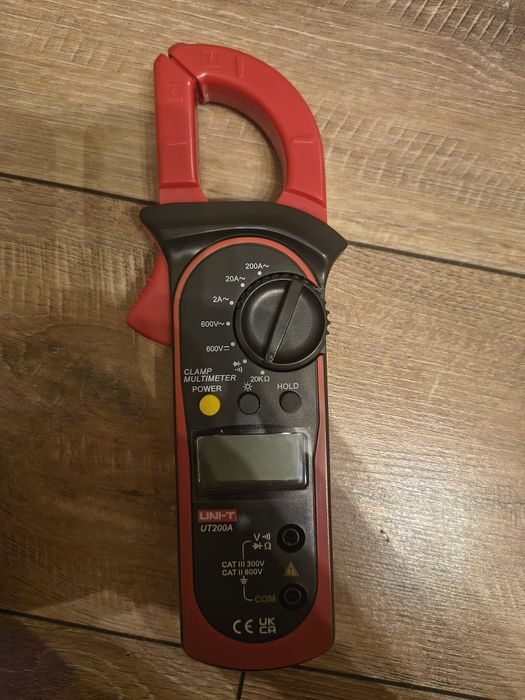 Miernik cęgowy prądu AC napięcia 600V AC/DC UT200A