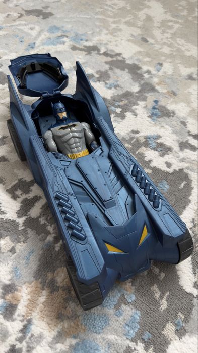 Carro do batman com figura incluida