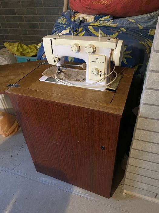 Продам швейну машину Чайка-142М