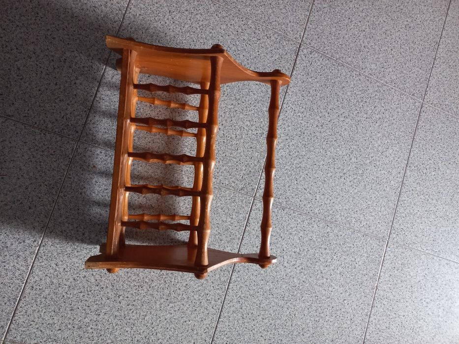Magazine rack, in very good condition